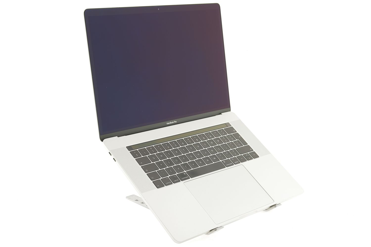 Apple MacBook Pro 15″ Touch Bar 2018, i7 2.2 GHz, 16 GB, AMD Radeon Pro 555X 256 GB Silver - Ca nou