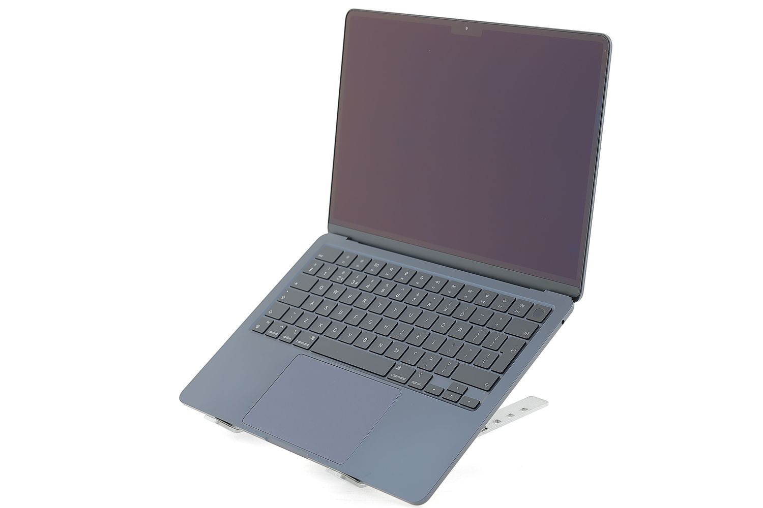 Apple MacBook Air 13″ 2022, M2 8 Cores, 8 GB, 8 core GPU 256 GB Midnight - Отлично