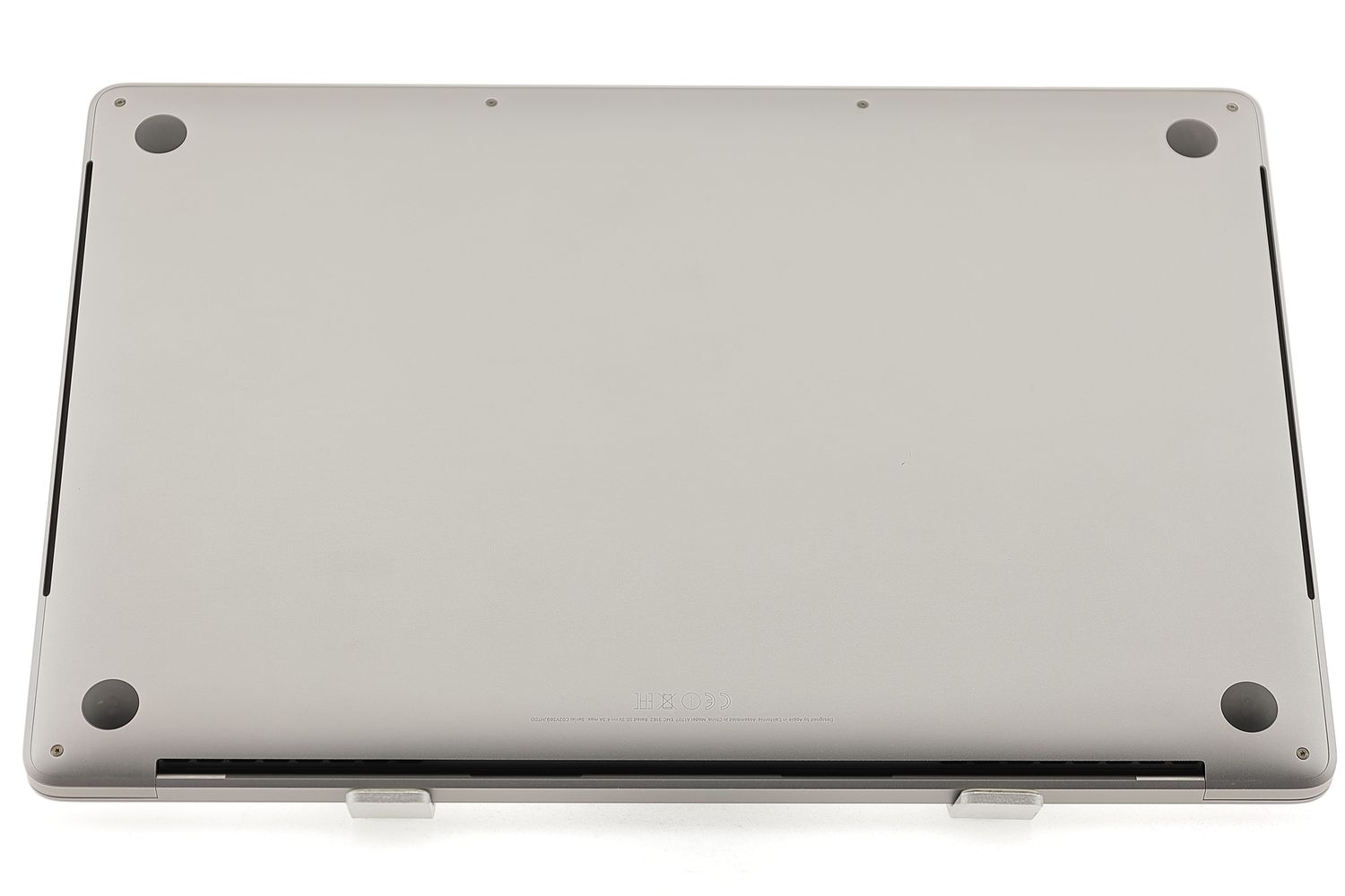 Apple MacBook Pro 15″ Touch Bar 2017, i7 2.8 GHz, 16 GB, AMD Radeon Pro 555 512 GB Space Gray - Foarte bun