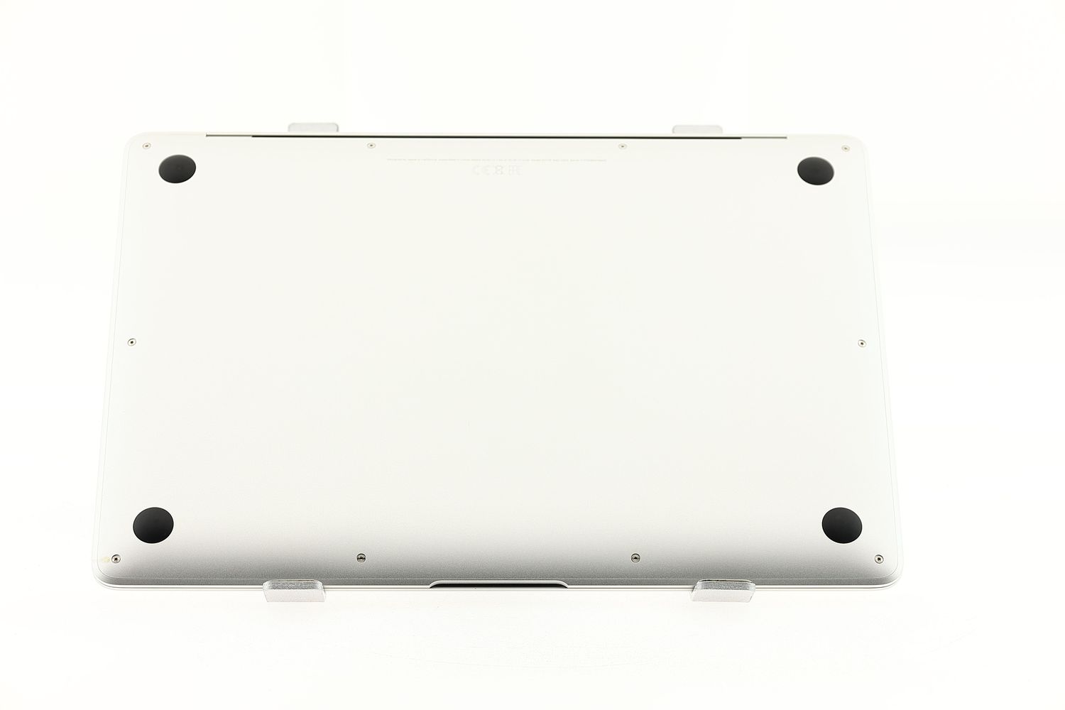 Apple MacBook Air 13″ 2020, i3 1.1 GHz, 8 GB, Intel Iris Plus 256 GB Silver - Като нов
