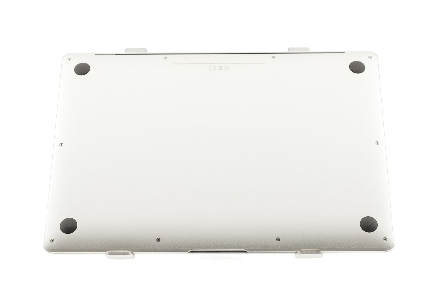Apple MacBook Air 13″ 2020, M1 8 Cores, 8 GB, 7 core GPU 256 GB Silver - Много добро