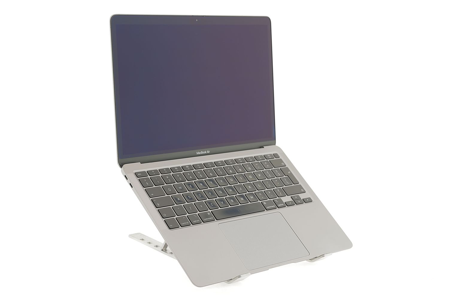 Apple MacBook Air 13″ 2020, i3 1.1 GHz, 8 GB, Intel Iris Plus 256 GB Space Gray - Nagyon jó