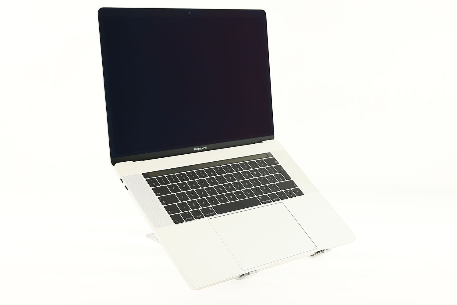 Apple MacBook Pro 15″ Touch Bar 2019, i9 2.3 GHz, 16 GB, AMD Radeon Pro 560X 512 GB Silver - Като нов