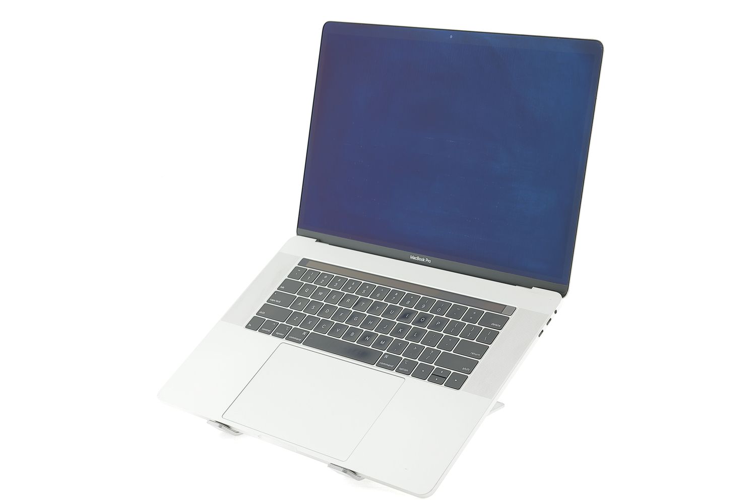 Apple MacBook Pro 15″ Touch Bar 2018, i7 2.2 GHz, 16 GB, AMD Radeon Pro 555X 256 GB Silver - Excelent