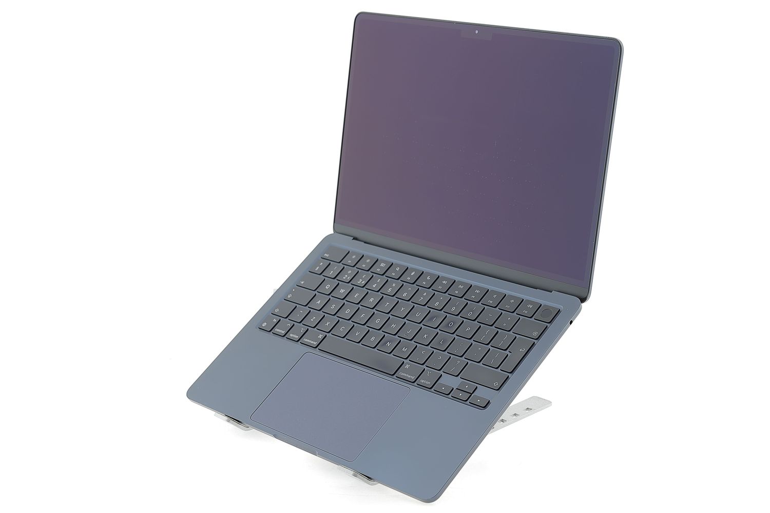 Apple MacBook Air 13″ 2022, M2 8 Cores, 8 GB, 8 core GPU 256 GB Midnight - Отлично