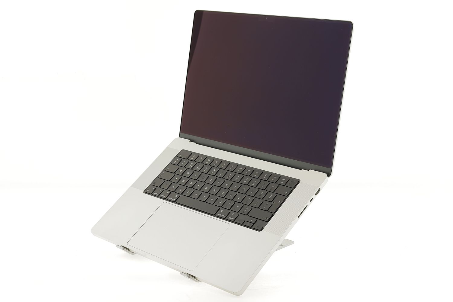 Apple MacBook Pro 16″ 2021, M1 Pro 10 Cores, 16 GB, 16 core GPU 512 GB Silver - Отлично