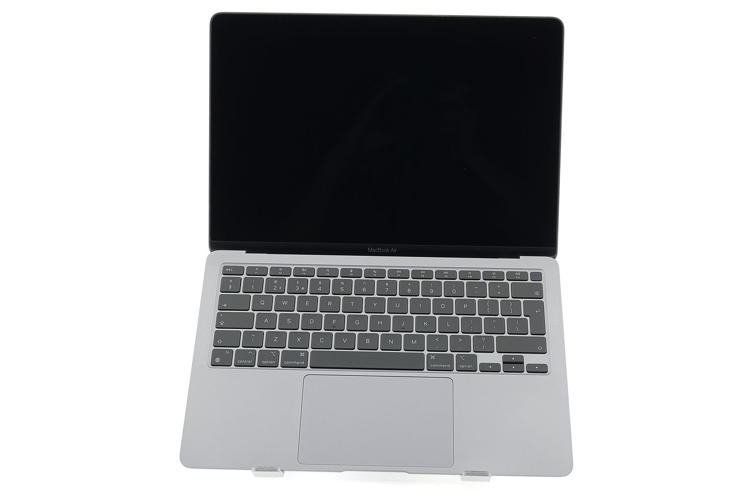 Apple MacBook Air 13″ 2020, M1 8 Cores, 8 GB, 7 core GPU 256 GB Space Gray - Много добро