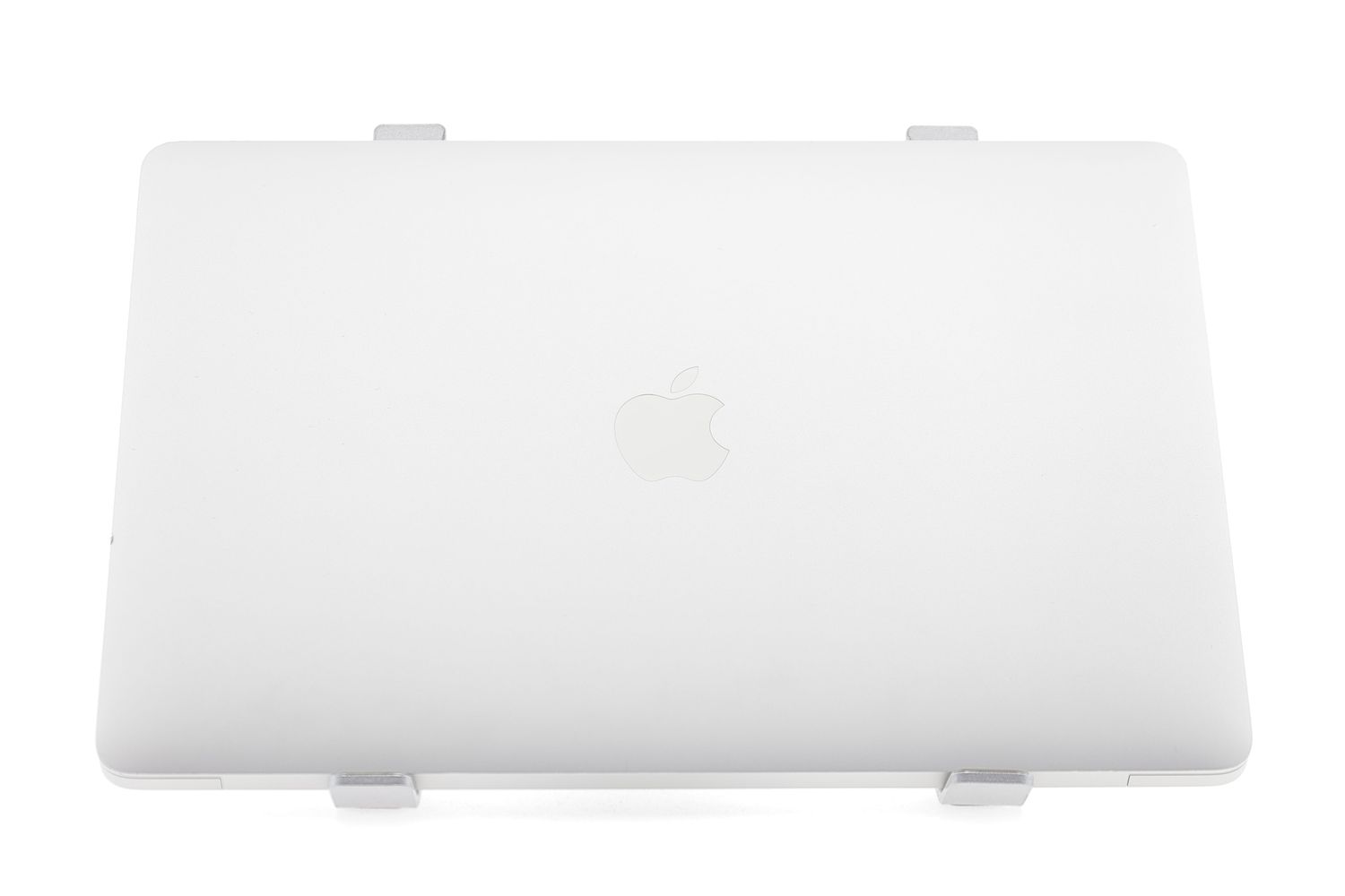Apple MacBook Air 13″ 2020, M1 8 Cores, 8 GB, 7 core GPU 256 GB Silver - Много добро