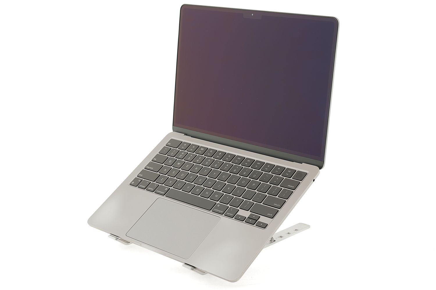 Apple MacBook Air 13″ 2022, M2 8 Cores, 8 GB, 8 core GPU 256 GB Space Gray - Много добро