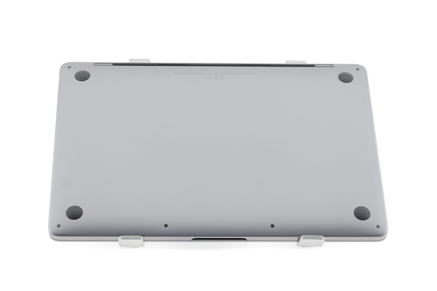 Apple MacBook Pro 13″ Touch Bar 2020, i5 1.4 GHz, 8 GB, Intel Iris Plus Graphics 645 256 GB Space Gray - Много добро