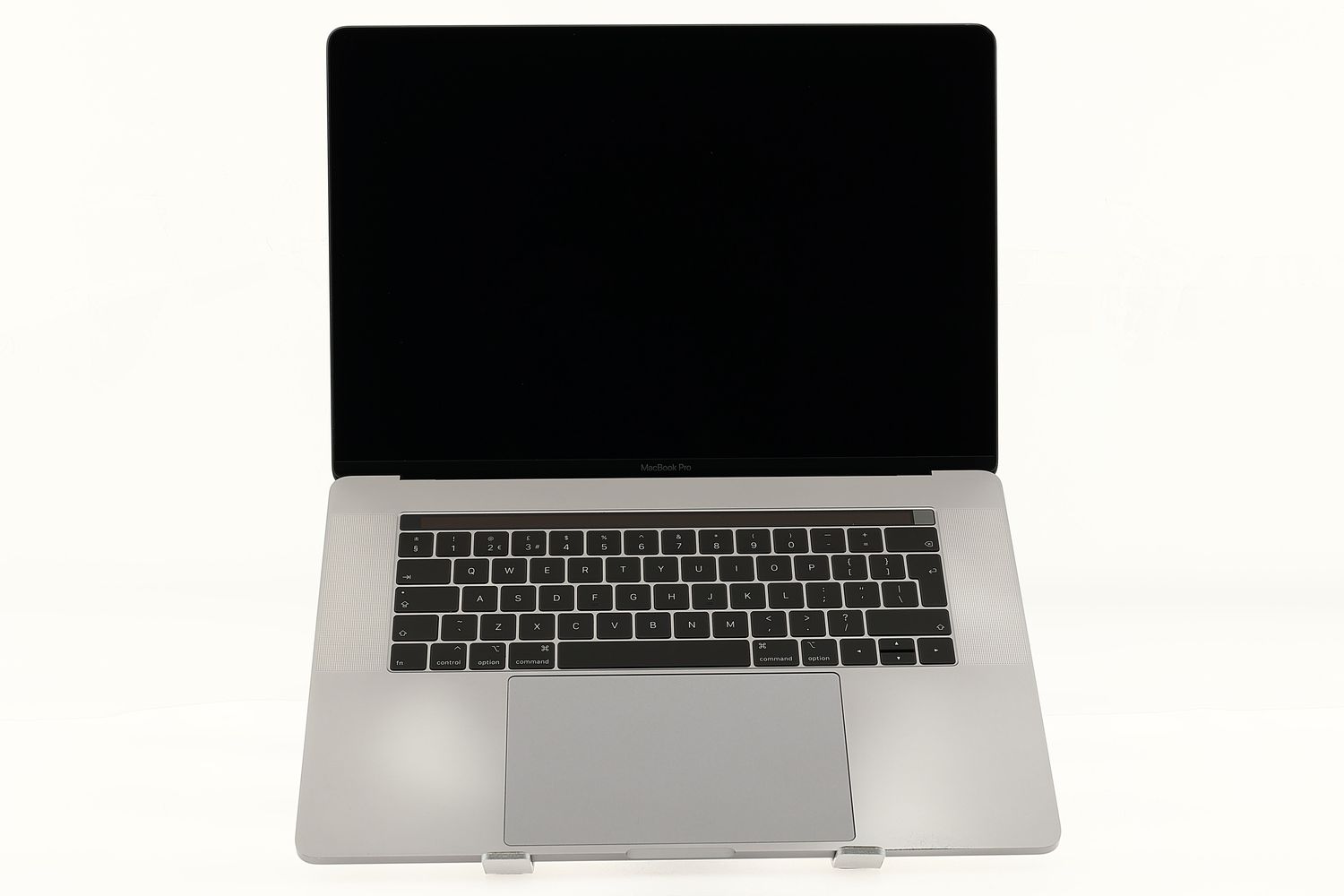 Apple MacBook Pro 15″ Touch Bar 2017, i7 2.8 GHz, 16 GB, AMD Radeon Pro 555 256 GB Space Gray - Много добро