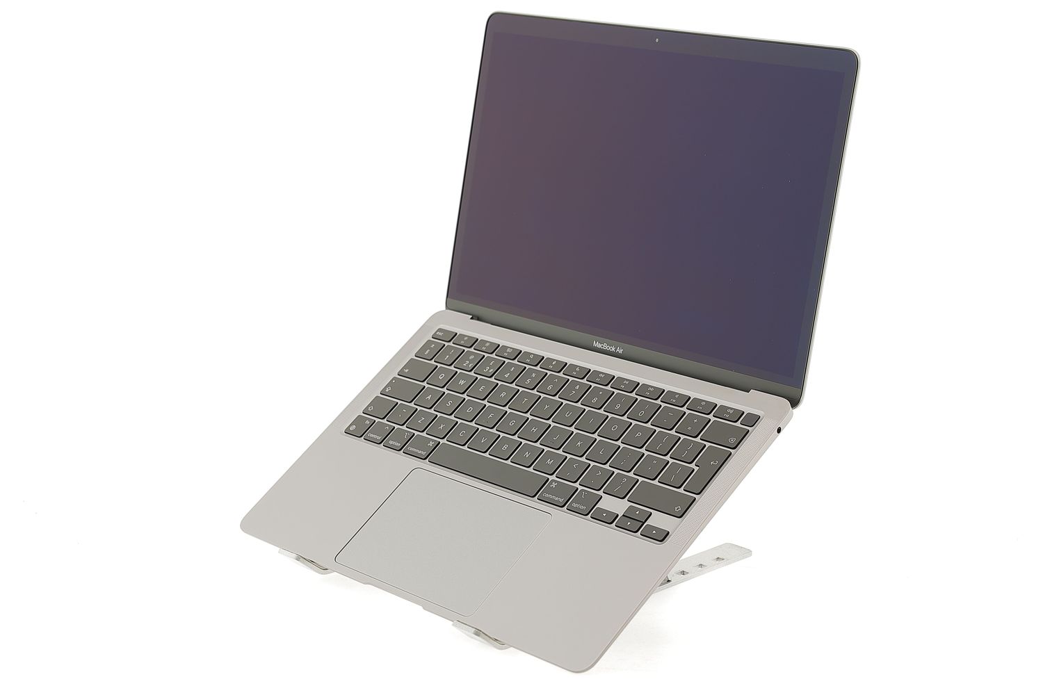 Apple MacBook Air 13″ 2020, i3 1.1 GHz, 8 GB, Intel Iris Plus 256 GB Space Gray - Като нов