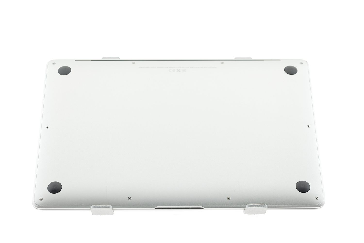 Apple MacBook Air 13″ 2020, i3 1.1 GHz, 8 GB, Intel Iris Plus 256 GB Silver - Много добро