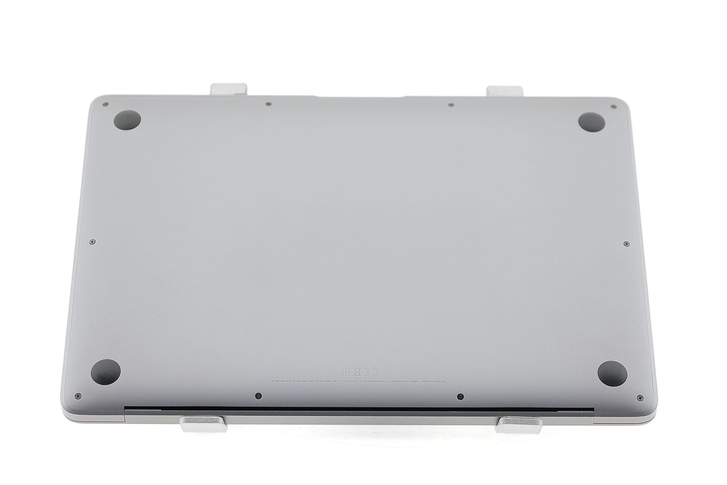 Apple MacBook Air 13″ 2020, M1 8 Cores, 8 GB, 7 core GPU 256 GB Space Gray - Много добро
