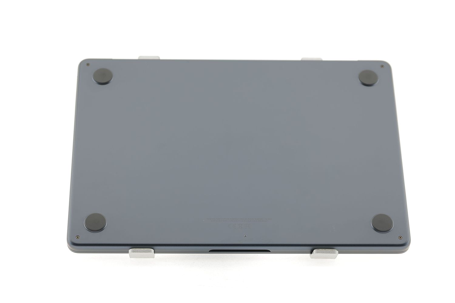 Apple MacBook Air 13″ 2022, M2 8 Cores, 16 GB, 8 core GPU 256 GB Midnight - Като нов