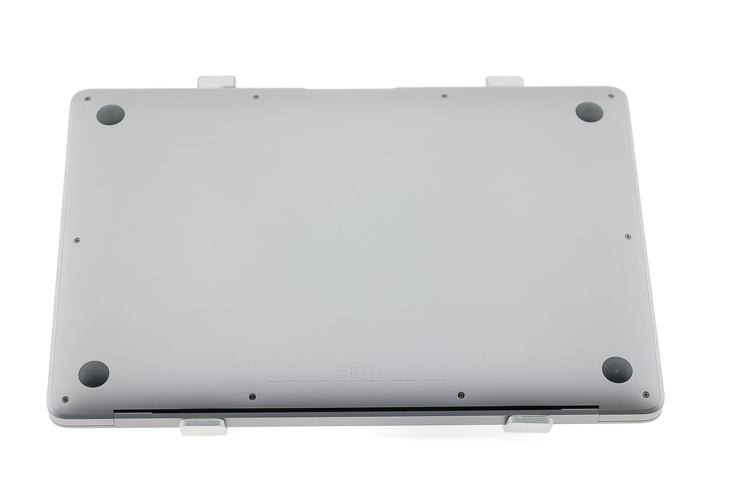 Apple MacBook Air 13″ 2020, M1 8 Cores, 8 GB, 7 core GPU 256 GB Space Gray - Много добро