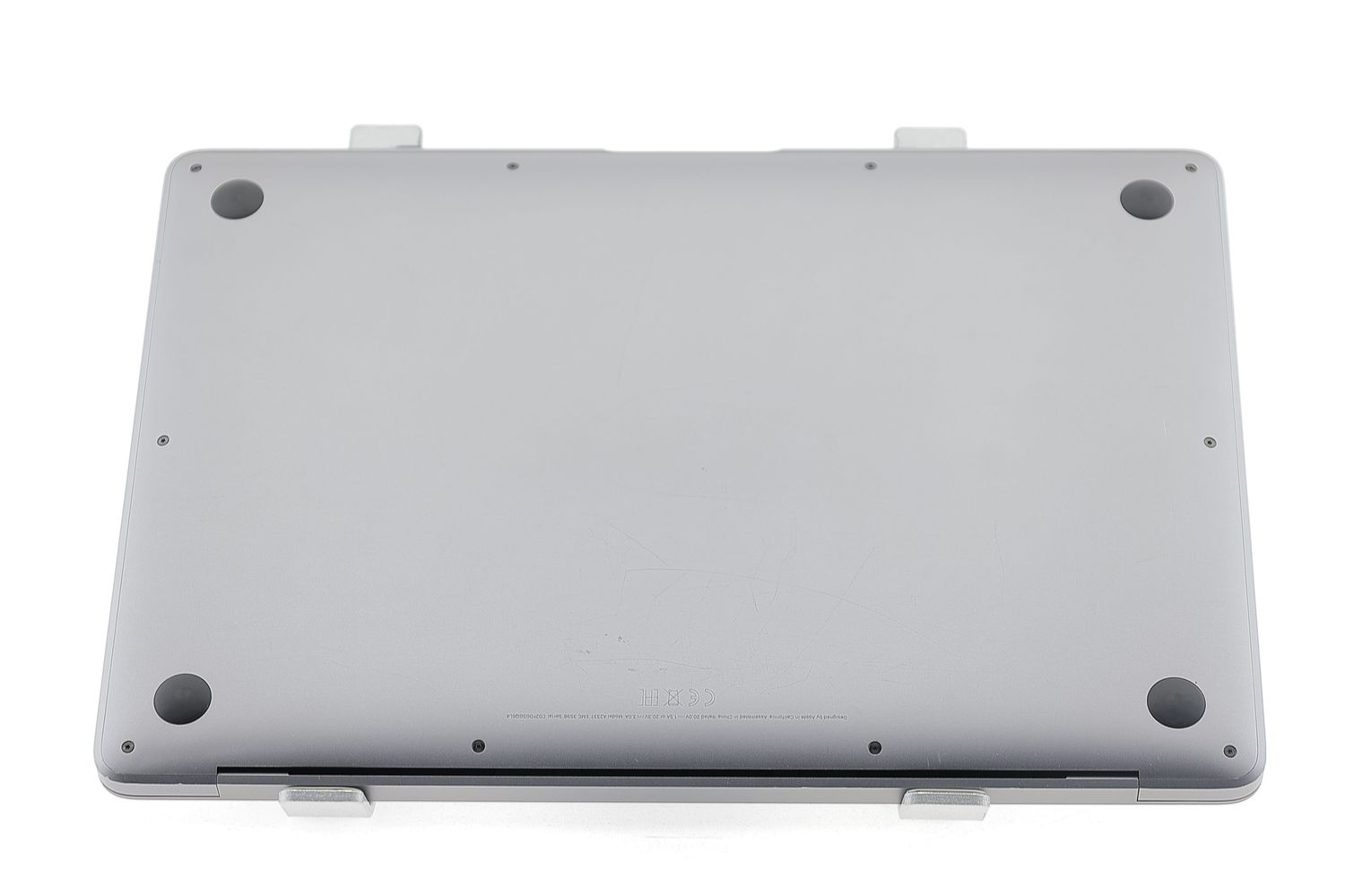 Apple MacBook Air 13″ 2020, M1 8 Cores, 8 GB, 7 core GPU 256 GB Space Gray - Много добро