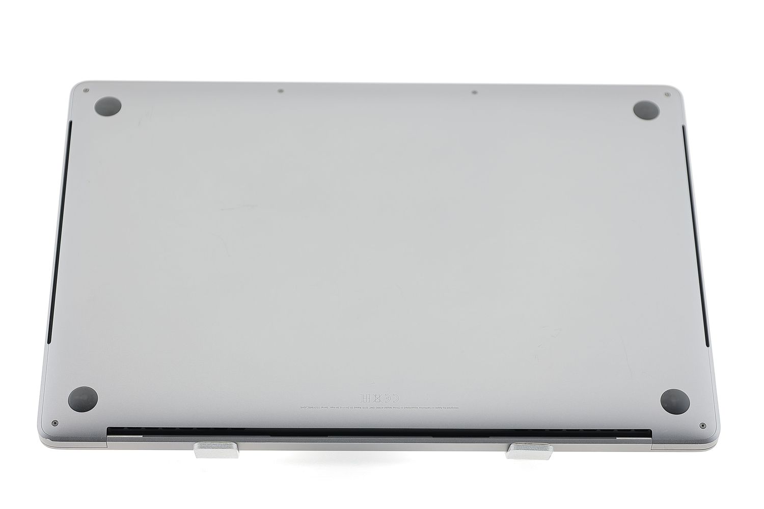 Apple MacBook Pro 15″ Touch Bar 2018, i7 2.2 GHz, 16 GB, AMD Radeon Pro 555X 256 GB Space Gray - Отлично