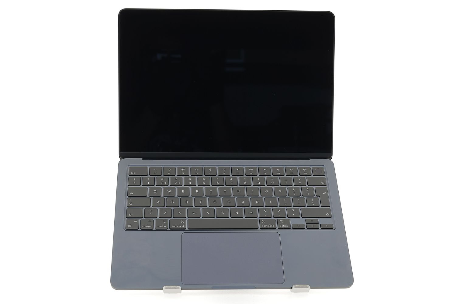 Apple MacBook Air 13″ 2022, M2 8 Cores, 8 GB, 8 core GPU 256 GB Midnight - Újszerű
