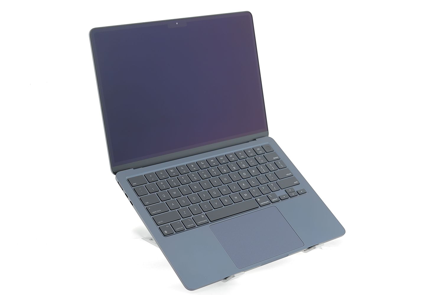Apple MacBook Air 13″ 2022, M2 8 Cores, 16 GB, 8 core GPU 256 GB Midnight - Отлично