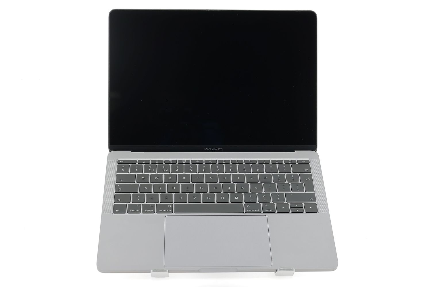 Apple MacBook Pro 13″ 2017, i5 2.3 GHz, 8 GB, Intel Iris Plus Graphics 640 256 GB Space Gray - Много добро