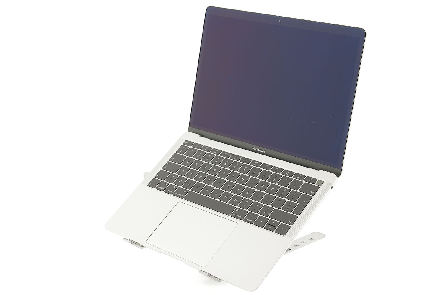 Apple MacBook Air 13″ 2019, i5 1.6 GHz, 8 GB, Intel UHD Graphics 617 128 GB Silver - Újszerű