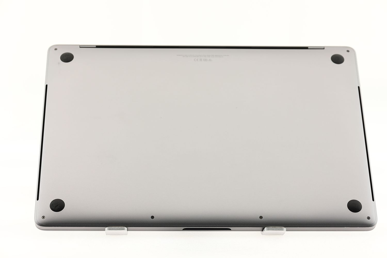 Apple MacBook Pro 15″ Touch Bar 2019, i9 2.4 GHz, 32 GB, AMD Radeon Pro Vega 20 1 TB Space Gray - Foarte bun