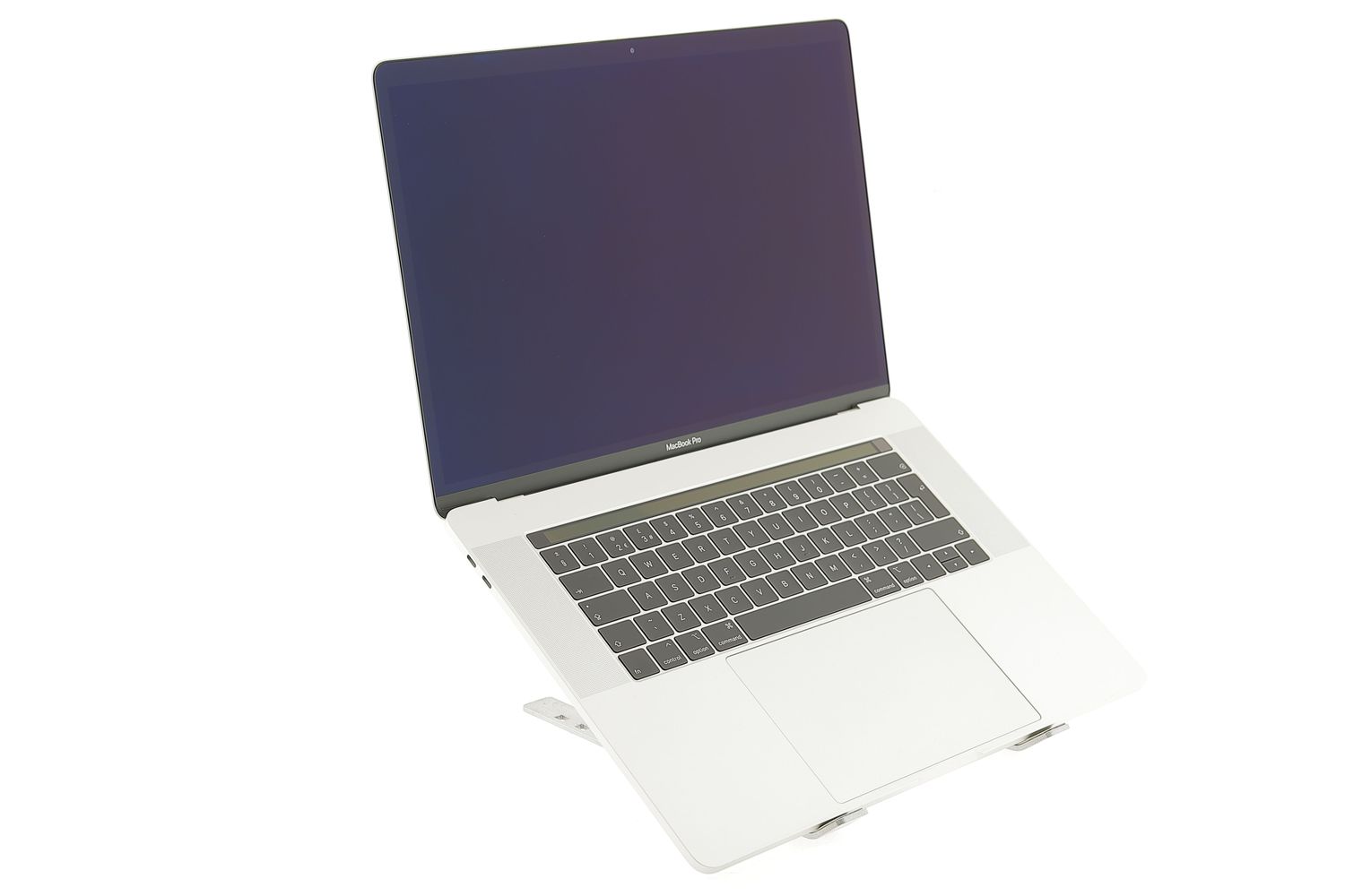 Apple MacBook Pro 15″ Touch Bar 2018, i7 2.6 GHz, 16 GB, AMD Radeon Pro 560X 512 GB Silver - Като нов