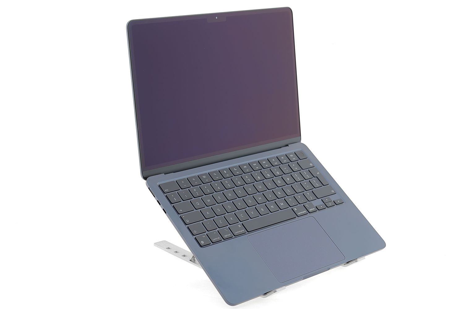Apple MacBook Air 13″ 2024, M3 8 Cores, 8 GB, 8 core GPU 256 GB Midnight - Újszerű