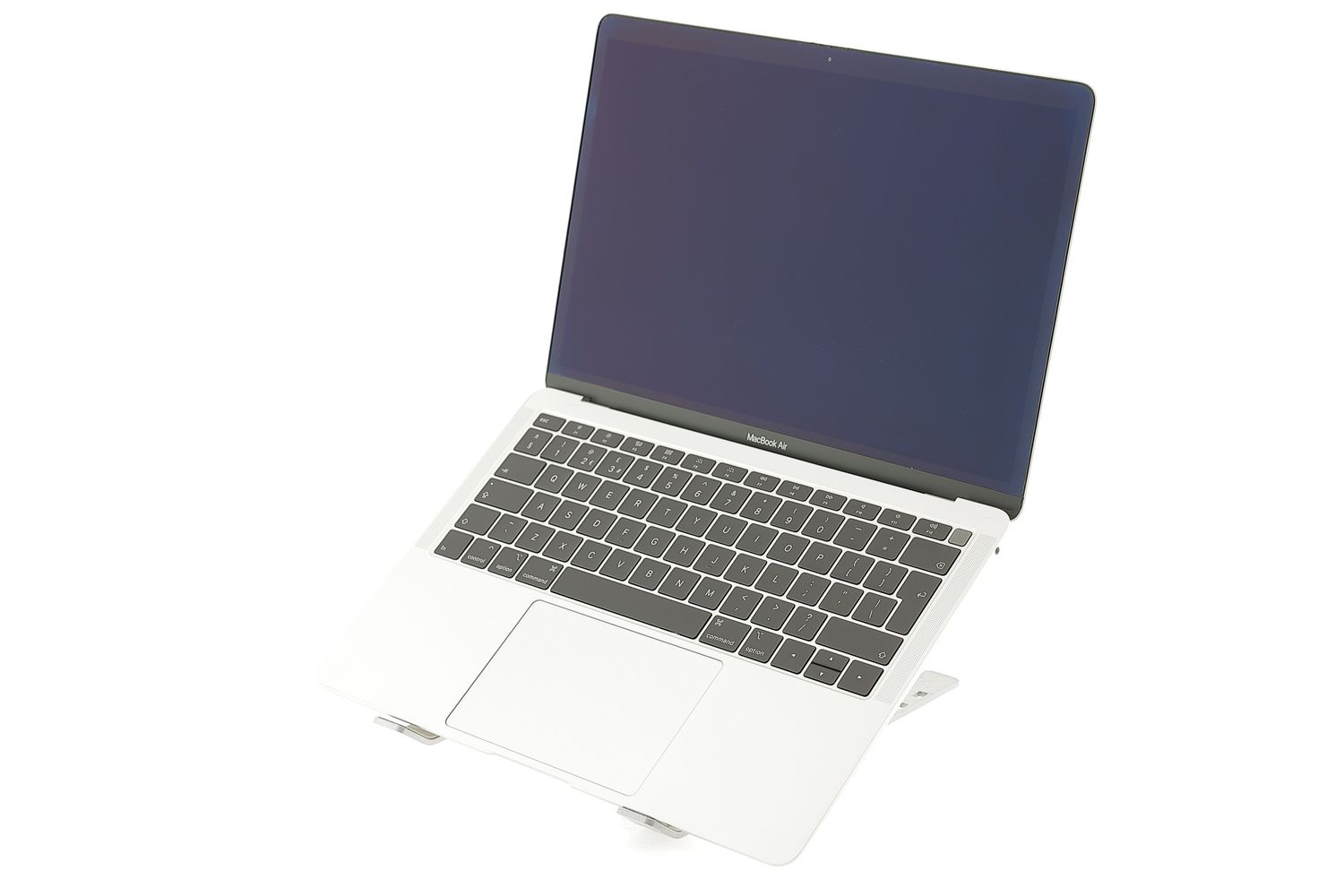 Apple MacBook Air 13″ 2019, i5 1.6 GHz, 8 GB, Intel UHD Graphics 617 256 GB Silver - Excelent