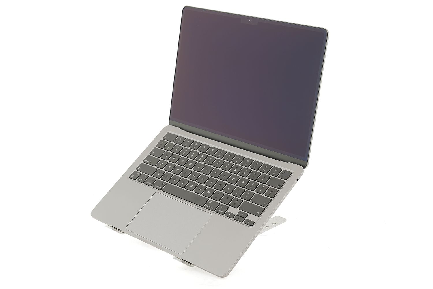Apple MacBook Air 13″ 2022, M2 8 Cores, 8 GB, 8 core GPU 256 GB Space Gray - Nagyon jó