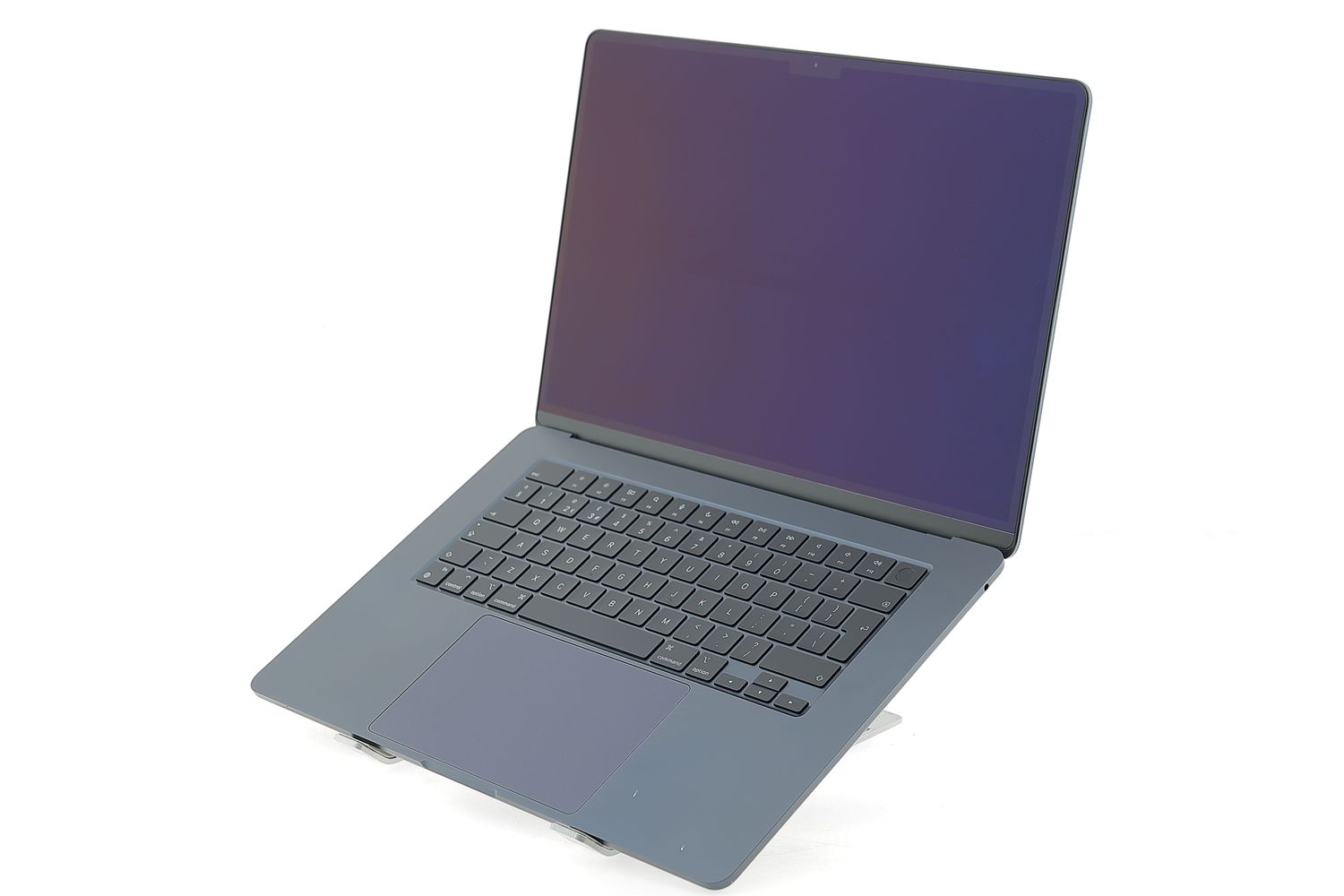 Apple MacBook Air 15″ 2024, M3 8 Cores, 8 GB, 10 core GPU 256 GB Midnight - Kiváló