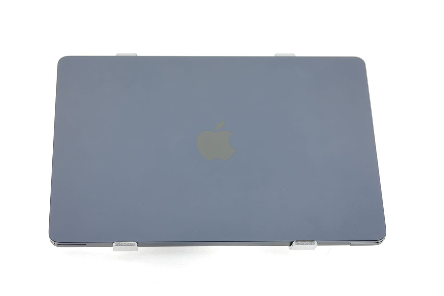 Apple MacBook Air 13″ 2022, M2 8 Cores, 8 GB, 8 core GPU 256 GB Midnight - Отлично
