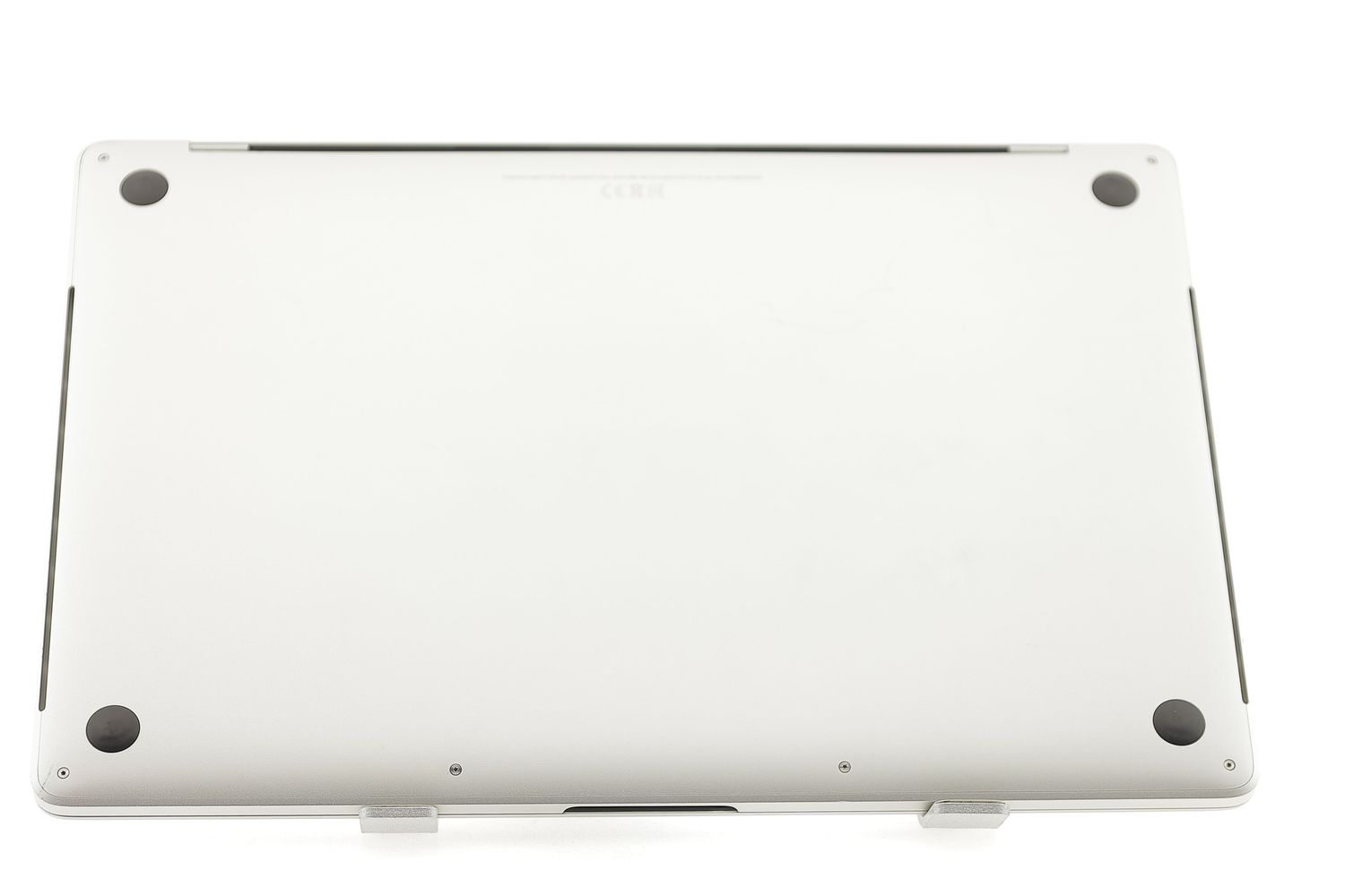 Apple MacBook Pro 15″ Touch Bar 2018, i7 2.6 GHz, 16 GB, AMD Radeon Pro 560X 512 GB Silver - Много добро