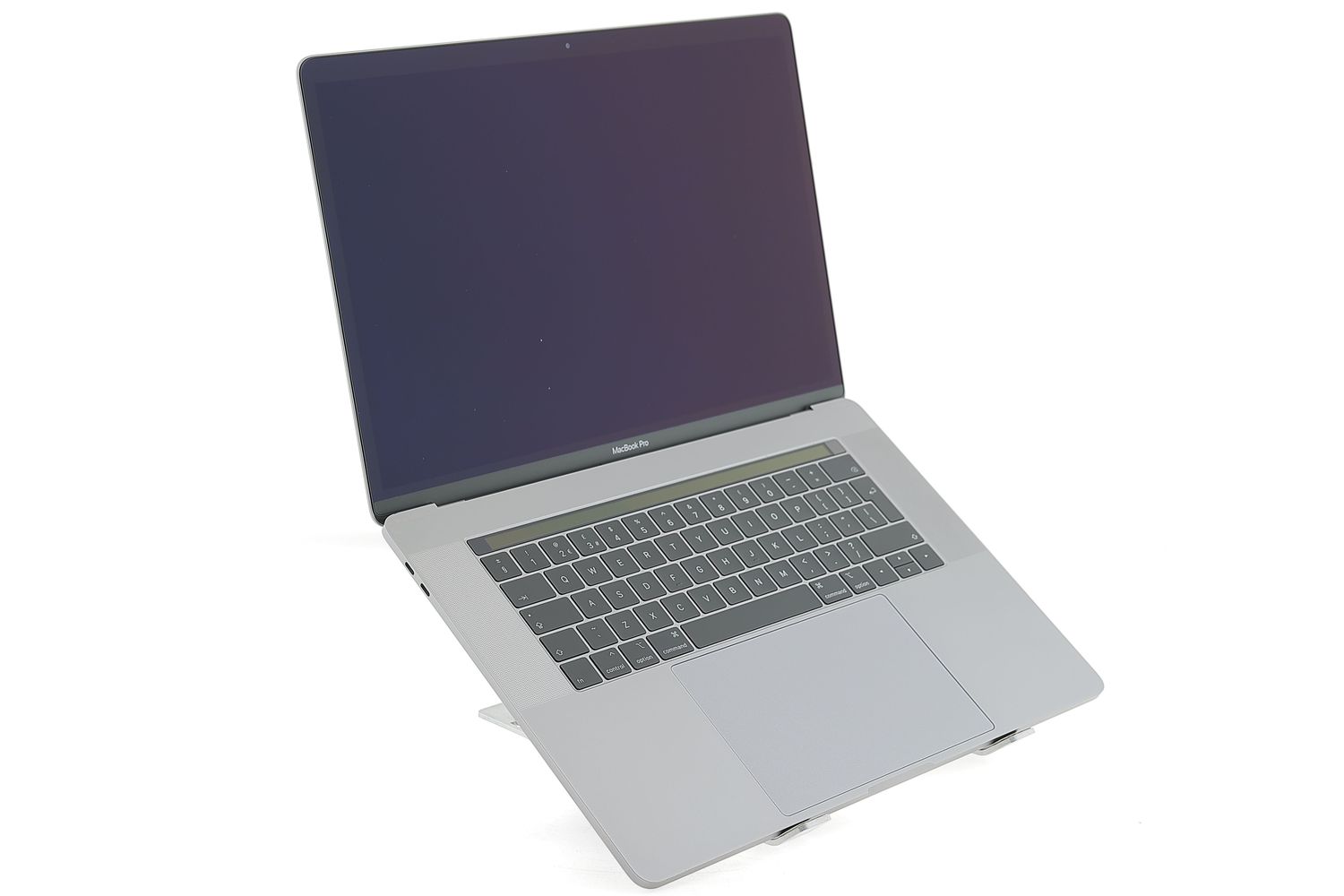 Apple MacBook Pro 15″ Touch Bar 2018, i7 2.6 GHz, 16 GB, AMD Radeon Pro 555X 512 GB Space Gray - Отлично
