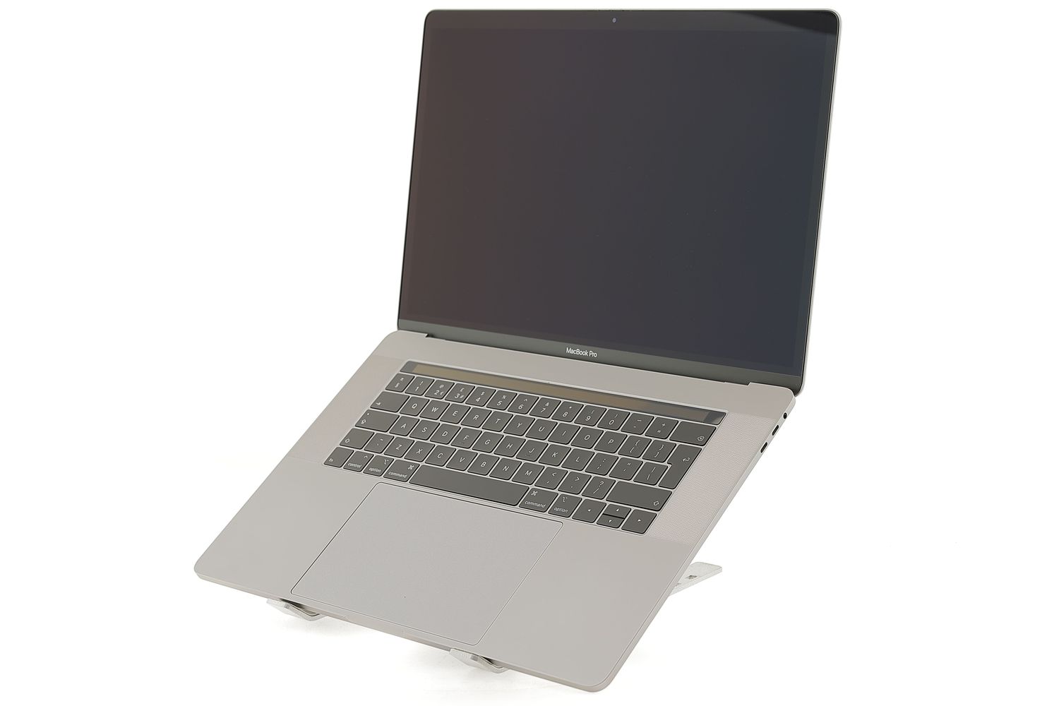 Apple MacBook Pro 15″ Touch Bar 2017, i7 2.8 GHz, 16 GB, AMD Radeon Pro 555 256 GB Space Gray - Ca nou