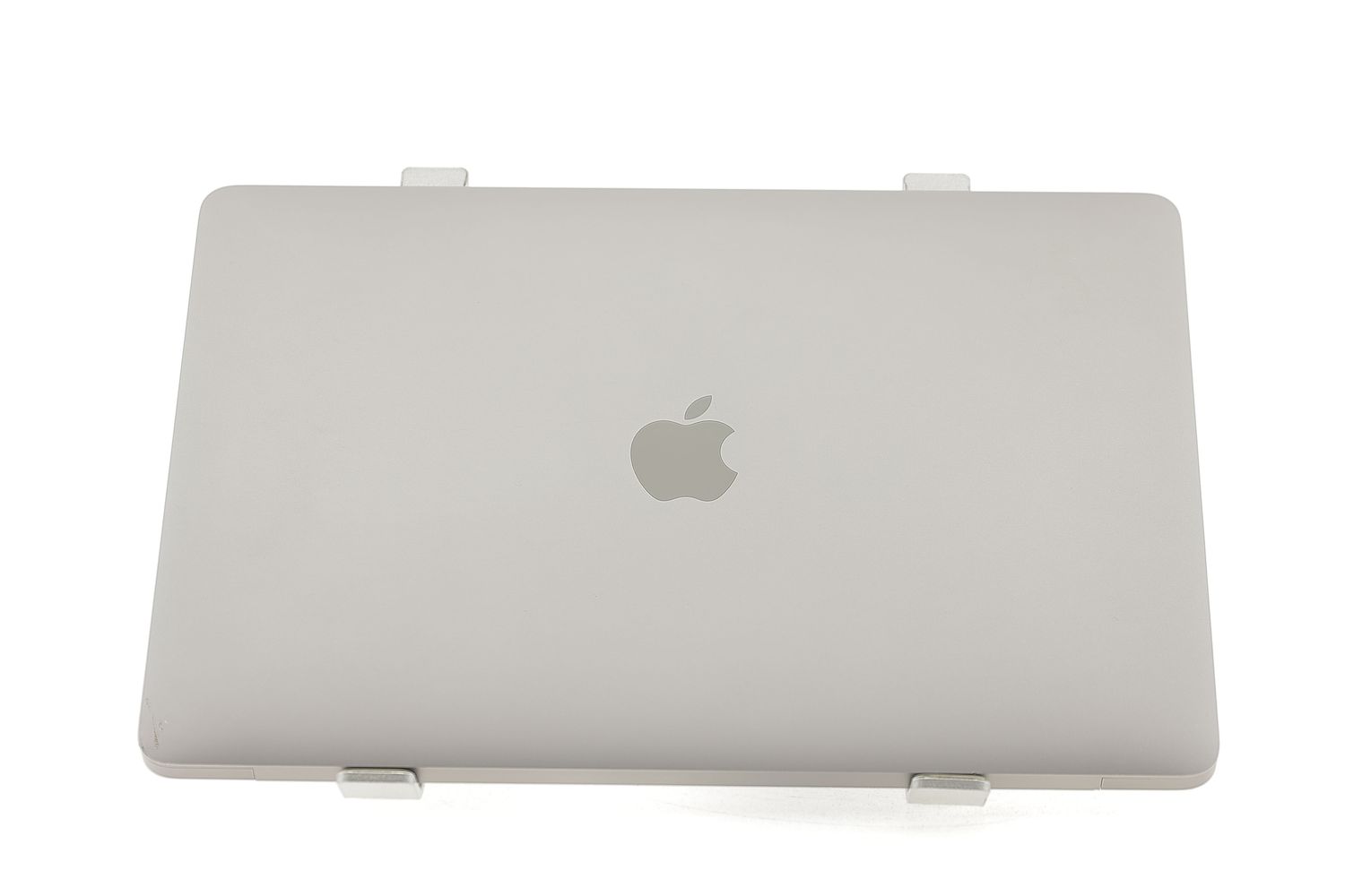 Apple MacBook Air 13″ 2020, i3 1.1 GHz, 8 GB, Intel Iris Plus 256 GB Space Gray - Като нов