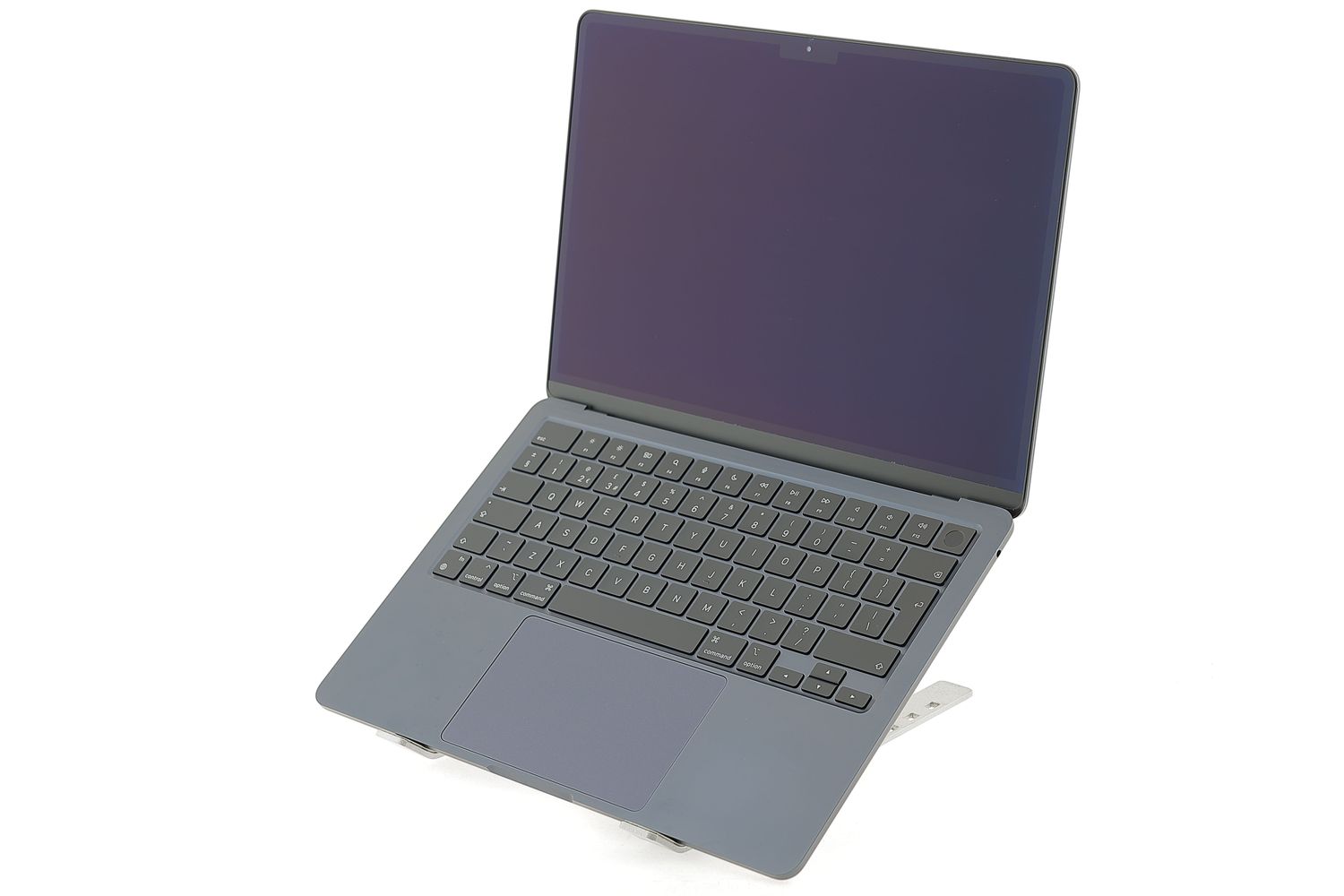 Apple MacBook Air 13″ 2022, M2 8 Cores, 8 GB, 8 core GPU 256 GB Midnight - Foarte bun