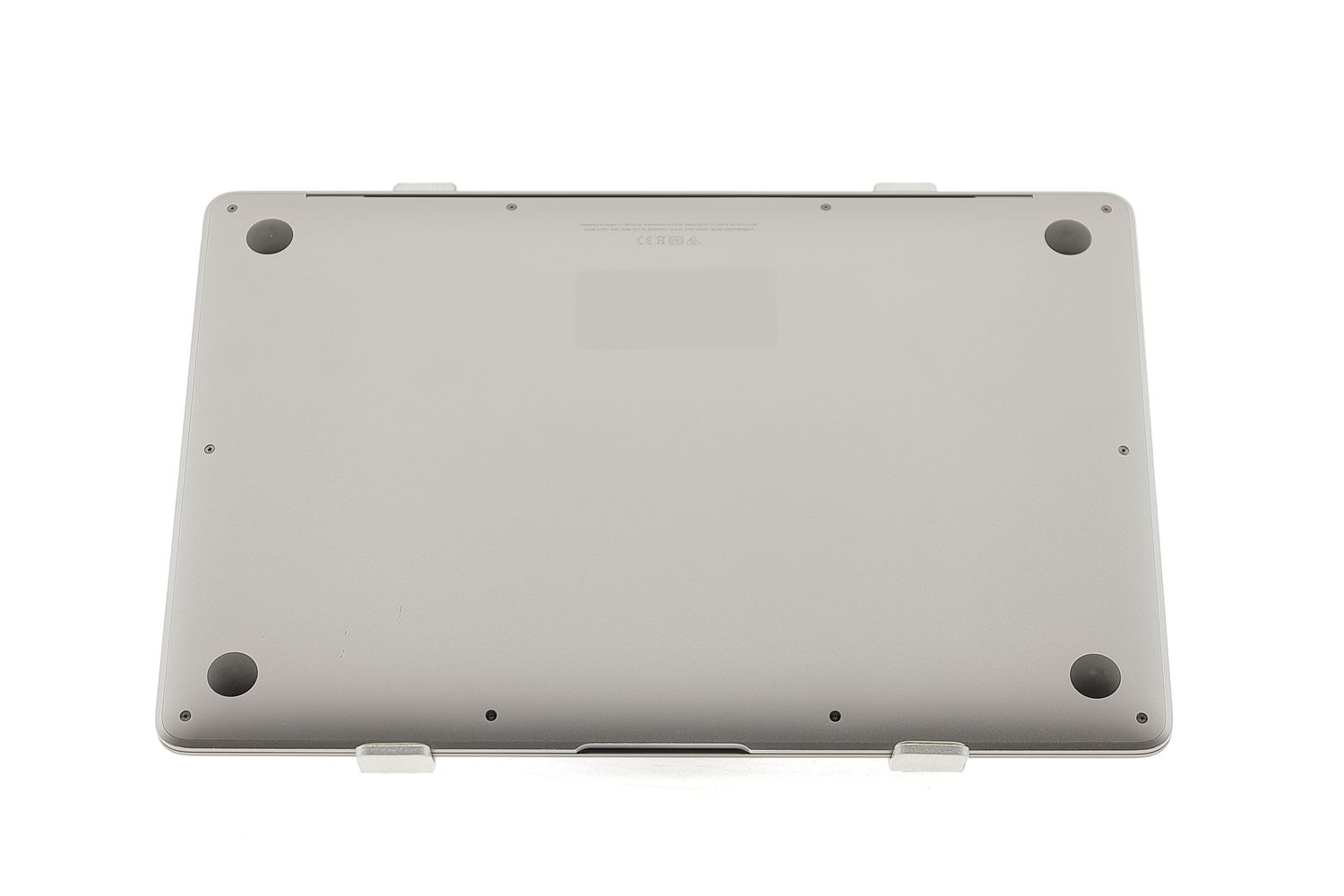 Apple MacBook Air 13″ 2020, M1 8 Cores, 8 GB, 7 core GPU 128 GB Space Gray - Отлично
