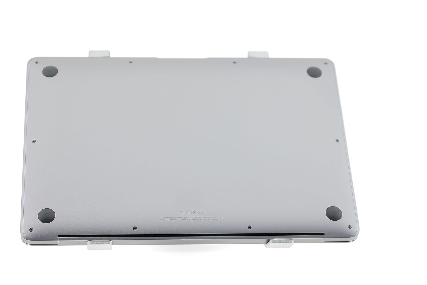Apple MacBook Air 13″ 2020, M1 8 Cores, 8 GB, 7 core GPU 256 GB Space Gray - Много добро