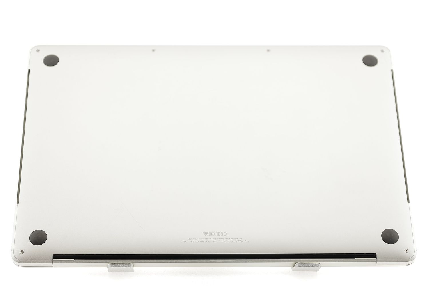 Apple MacBook Pro 15″ Touch Bar 2019, i9 2.4 GHz, 32 GB, AMD Radeon Pro 560x 1 TB Silver - Excelent