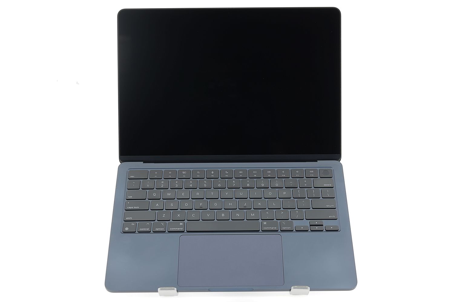 Apple MacBook Air 13″ 2022, M2 8 Cores, 24 GB, 10 core GPU 1 TB Midnight - Foarte bun