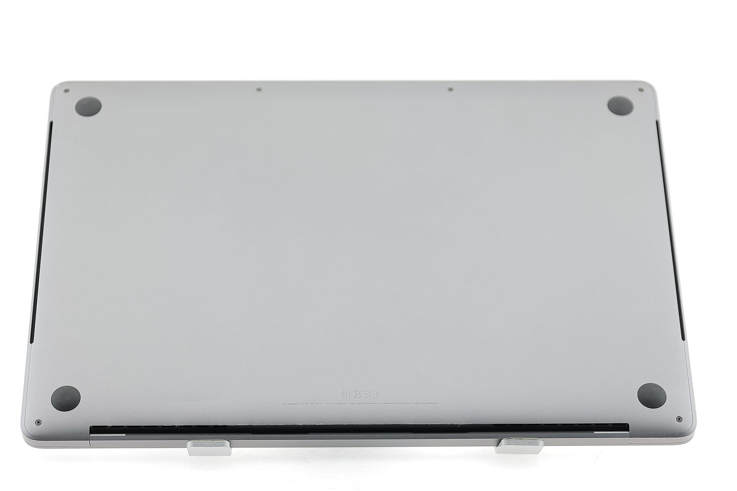 Apple MacBook Pro 15″ Touch Bar 2018, i7 2.6 GHz, 16 GB, AMD Radeon Pro 555X 512 GB Space Gray - Отлично