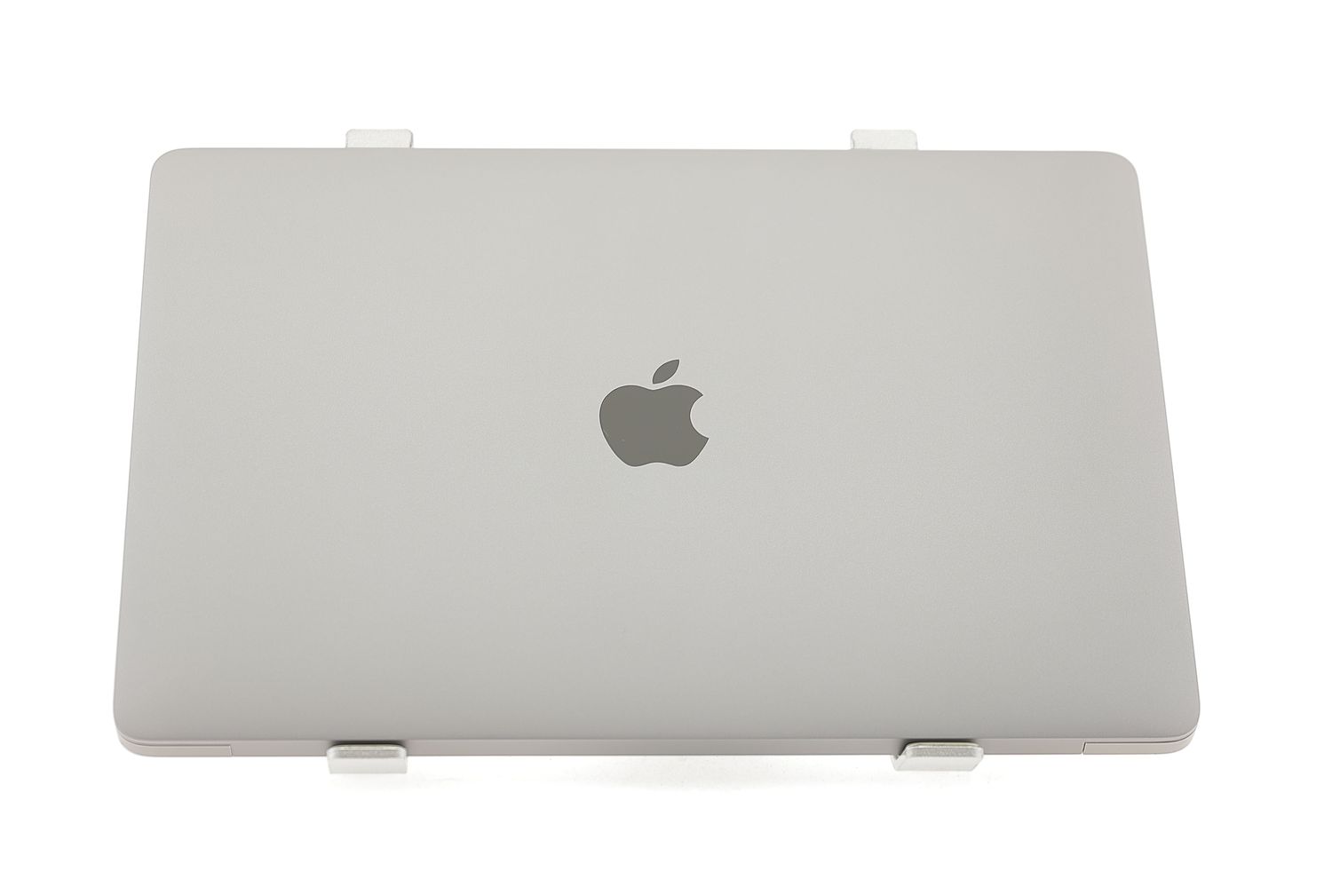 Apple MacBook Air 13″ 2020, i3 1.1 GHz, 8 GB, Intel Iris Plus 256 GB Space Gray - Много добро