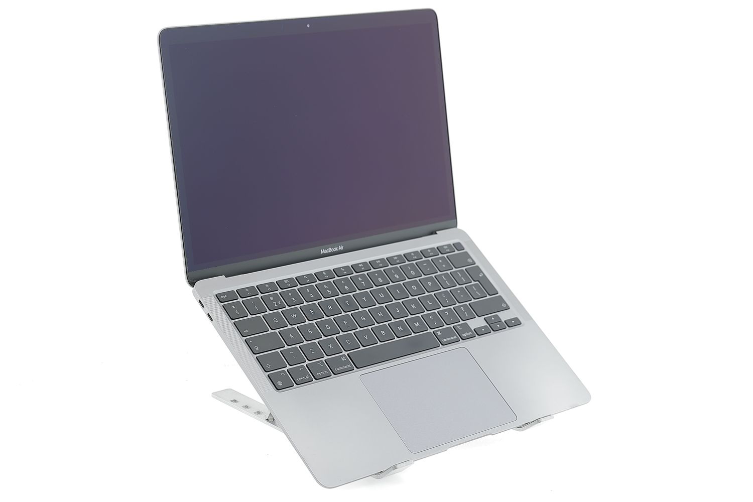 Apple MacBook Air 13″ 2020, M1 8 Cores, 8 GB, 7 core GPU 256 GB Space Gray - Много добро