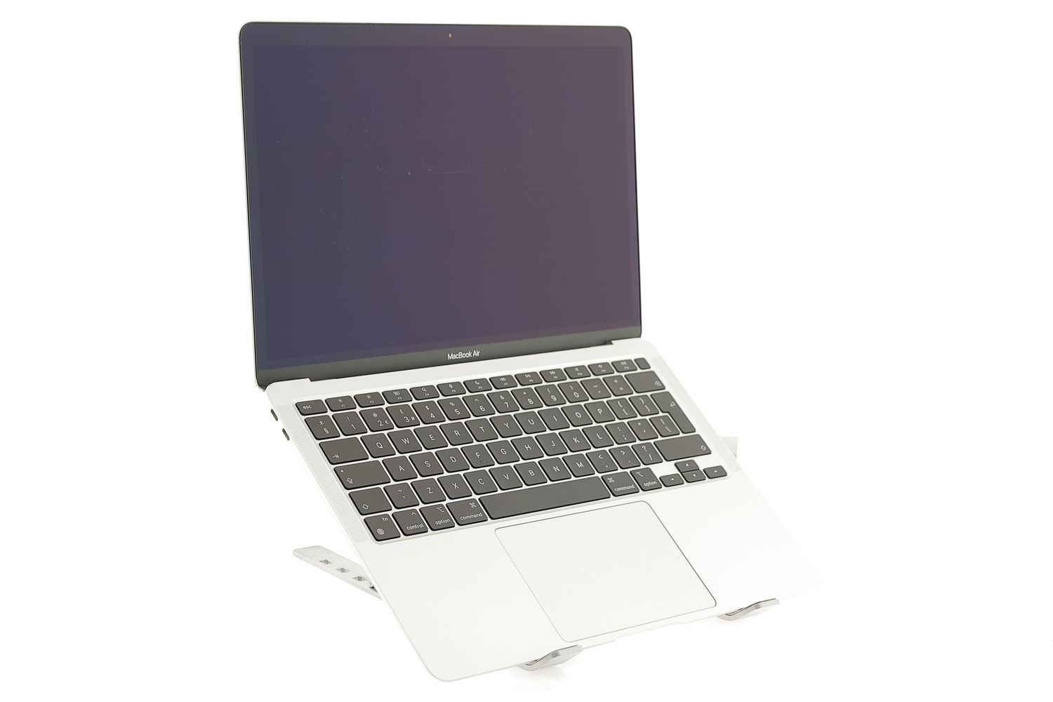 Apple MacBook Air 13″ 2020, i5 1.1 GHz, 8 GB, Intel Iris Plus 256 GB Silver - Foarte bun