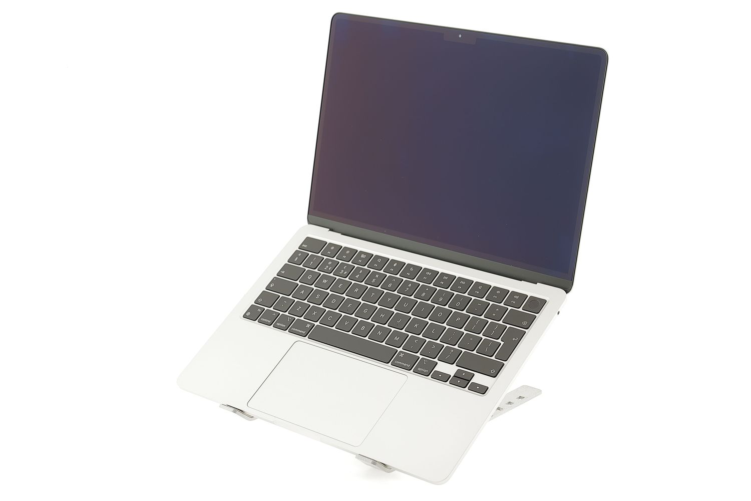 Apple MacBook Air 13″ 2024, M3 8 Cores, 8 GB, 8 core GPU 256 GB Silver - Kiváló