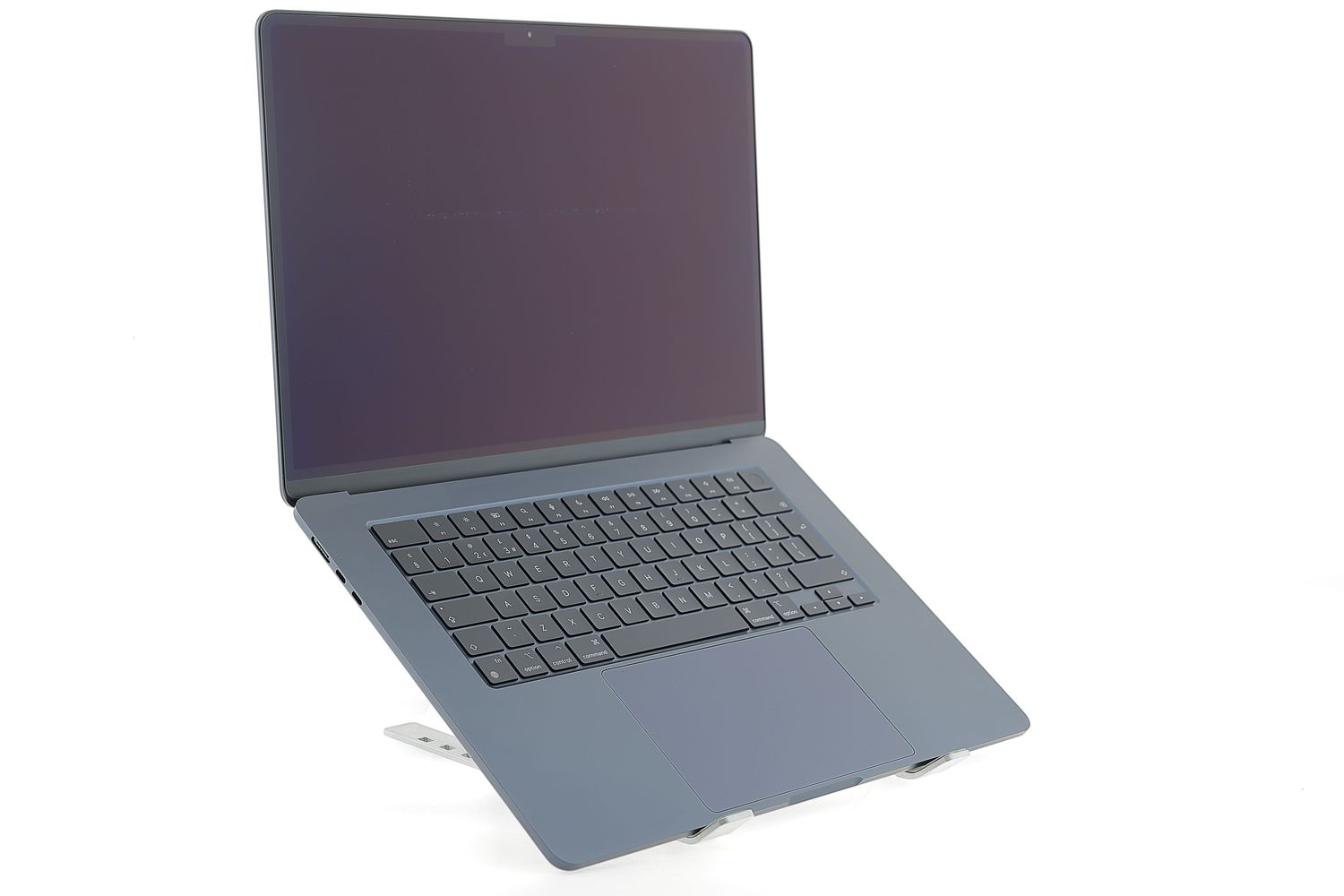 Apple MacBook Air 15″ 2024, M3 8 Cores, 16 GB, 10 core GPU 512 GB Midnight - Много добро