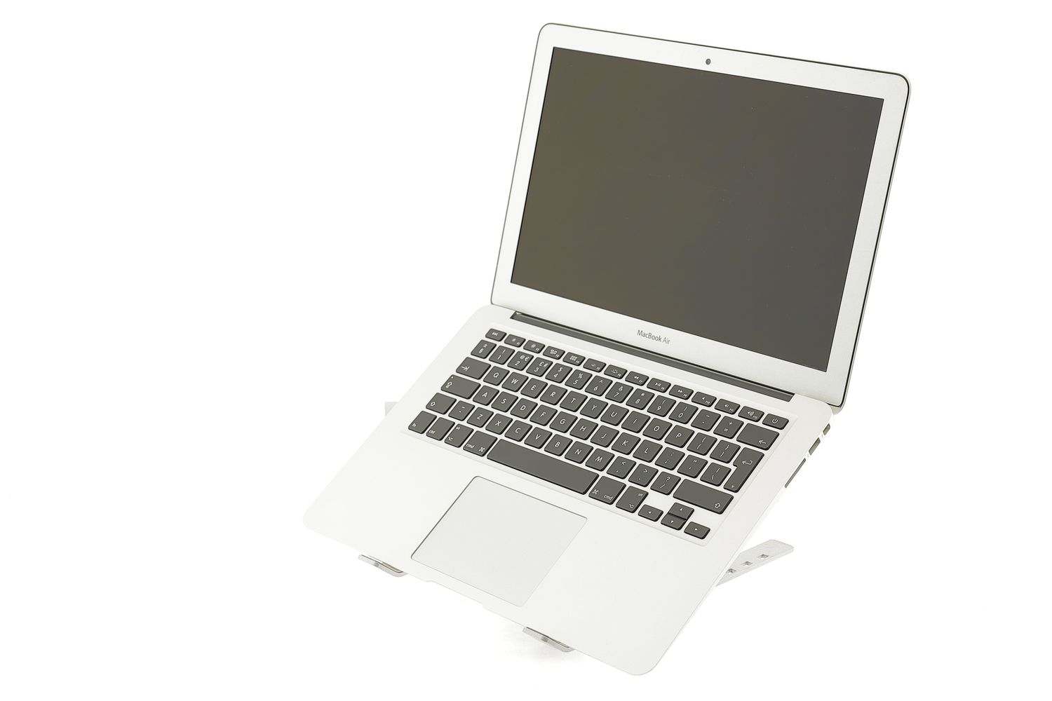 Apple MacBook Air 13″ 2017, i5 1.8 GHz, 8 GB, HD Graphics 6000 128 GB Silver - Много добро