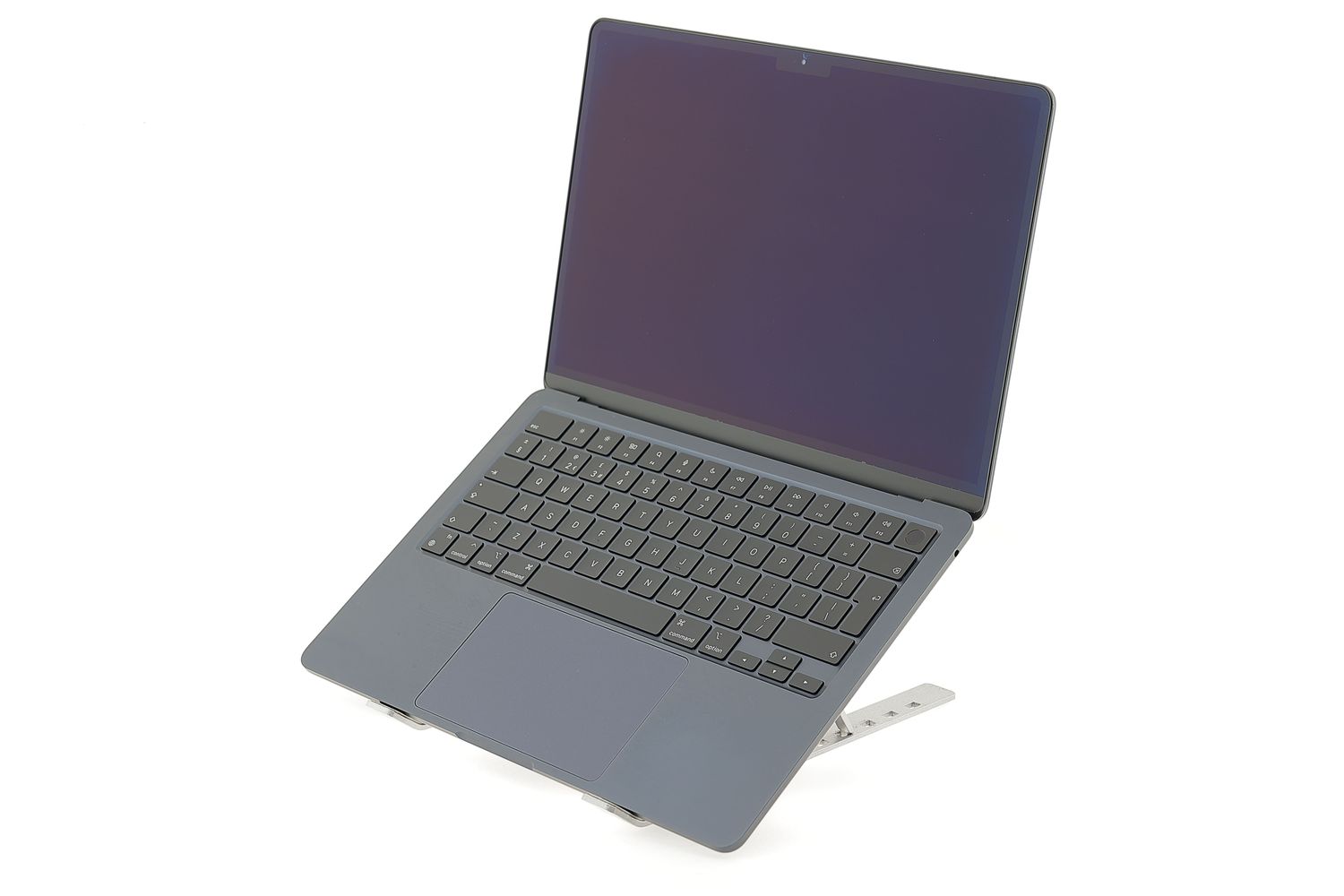 Apple MacBook Air 13″ 2022, M2 8 Cores, 8 GB, 8 core GPU 256 GB Midnight - Nagyon jó